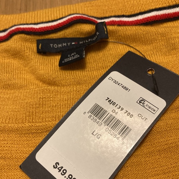 NWT. Tommy Hilfiger women’s top - Picture 2 of 2